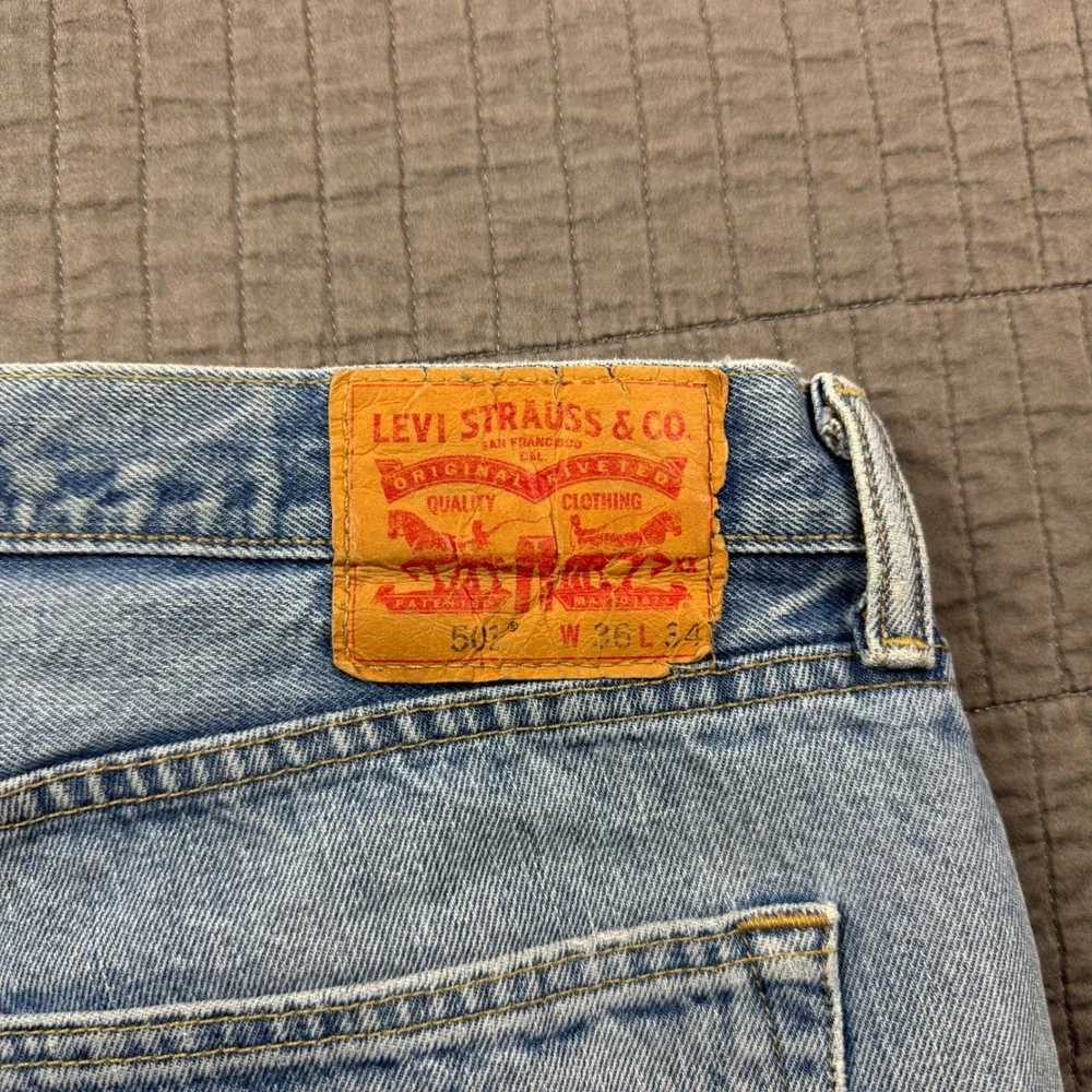 Levis 501 Original Fit Jean Men 36x34 Light Wash Denim Button Fly Distressed Y2K